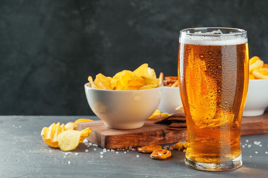 Έξυπνες επιλογές : Πατατάκια και μπύρα 